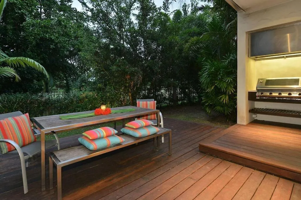 6 Beachfront Mirage - Luxury 4 Bedroom Home Port Douglas